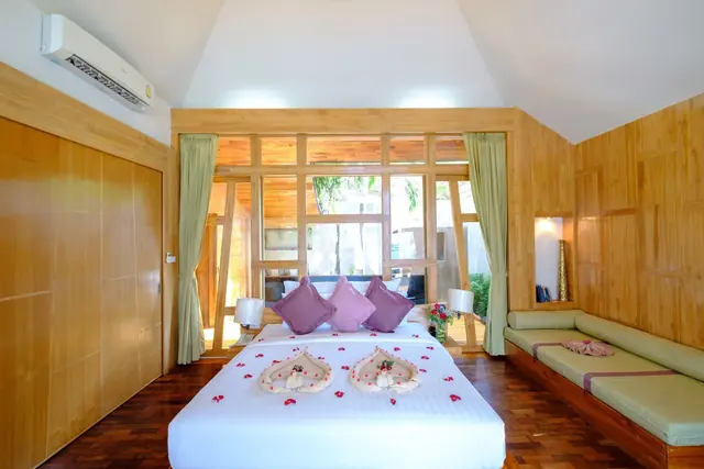 ห้องพัก Honeymoon Beach Front Bungalow With Jacuzzi Bundhaya Villa