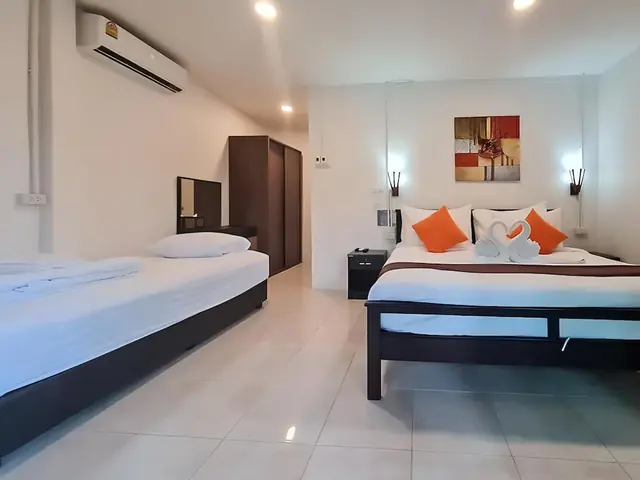 ห้องพัก Garden Triple BL 3 Chareena Garden