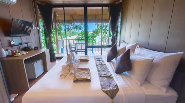 ห้องพัก Superior Sea View Chareena Hill